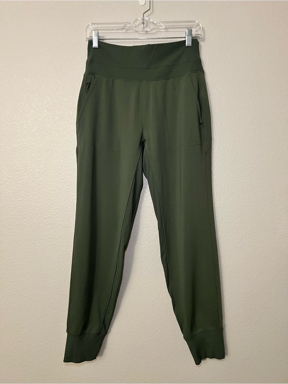 Athleta Olive Green Jogger Pants Women’s Medium Tall Zip Pocket Athleisure NWOT
